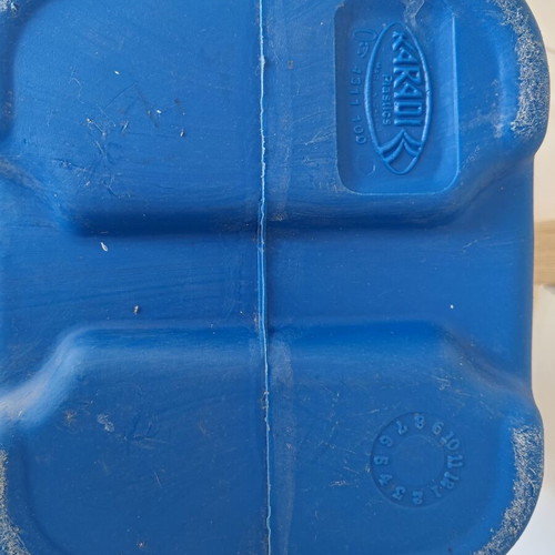 Karadis plastics blue plastic jerrycans like new, 2 pieces 20lt