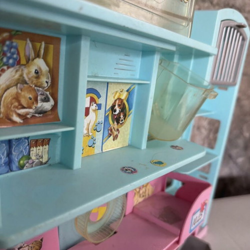 Mattel Barbie veterinary clinic used in good condition
