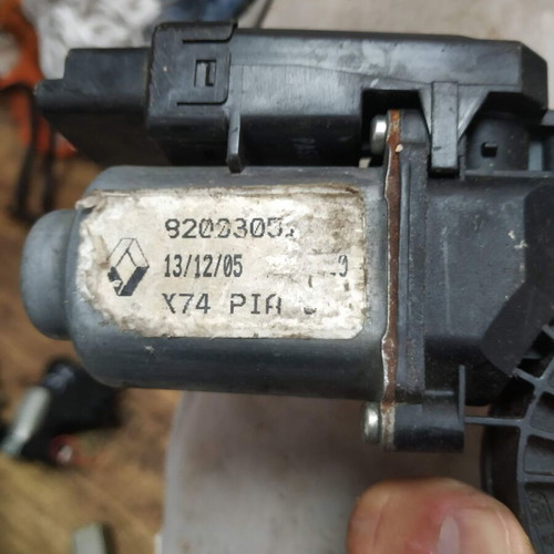 Rear right window regulator Renault Laguna used 8200305 720 X 74 PIA G