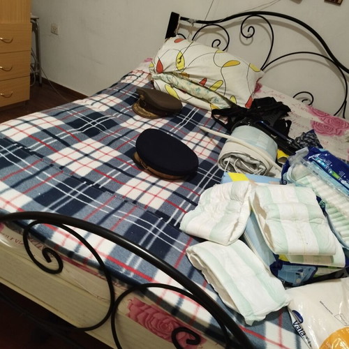 Metal black bed 160 x 200 like new