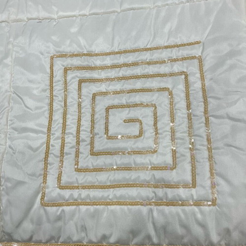 Comforter set like new with sequins, gold color, silk 238x240