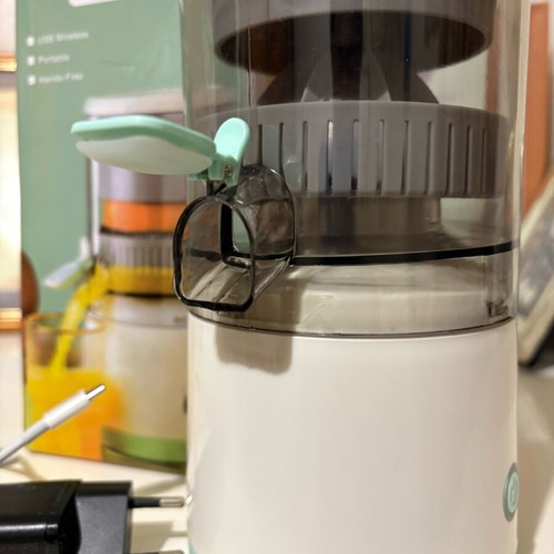 Wireless juicer like new with charger