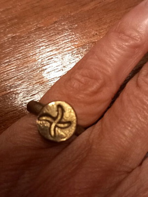 Sevalier ring like new, small size
