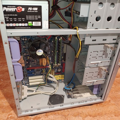 Retro PC used with Intel Pentium 4 3.2GHz and Chieftec Dragon case