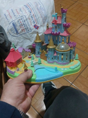 Polly Pocket Disney Красавицата и Звяра магически замък от 1997 г.