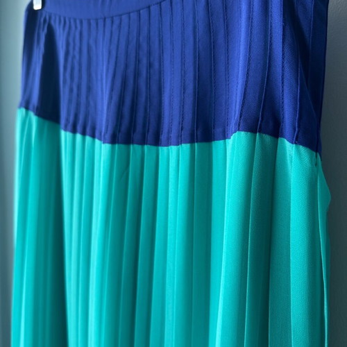Mango pleated skirt like new, blue and turquoise, size medium