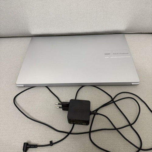 Asus Vivobook 15 laptop i5-1235U 16GB RAM 512GB SSD