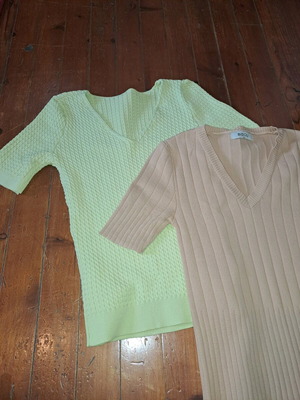 Short-sleeve knit blouses like new, size S, beige and green