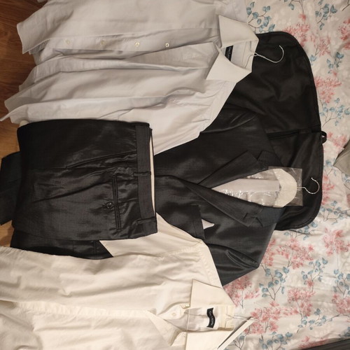Guy Laroche men's wedding suit like new with two shirts and tie