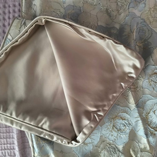 Set of two blue pillowcases with rose design 40x40