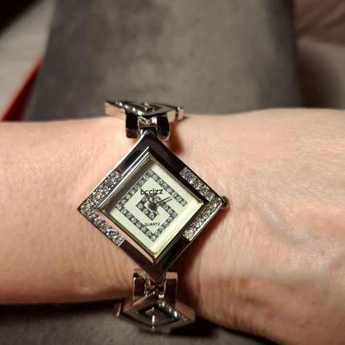 Quartz wristwatch women's new silver
