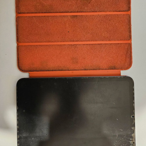 Ipad mini 6 256GB 5G used with cracked screen and worn case