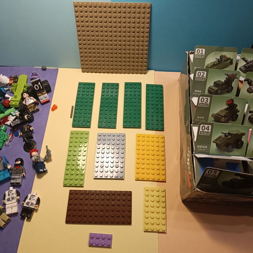 Building Blocks Lot with 10 Mini Tank Builds, Plates, Minifigures, Accessories
