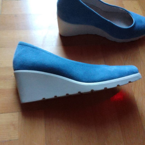 Tsouderos blue suede platform shoes size 38 like new, comfortable