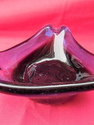 Σταχτοδοχείο Murano μεταχειρισμένο, τρίγωνο, δεκαετίας του '60, μωβ