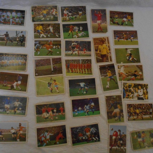 Football 32 Dandy stickers used, various conditions