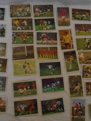 Football 32 Dandy stickers used, various conditions