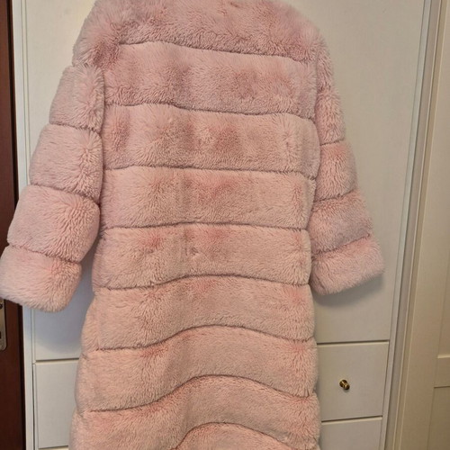 Baby pink fur coat like new, 3/4 sleeve, elegant and modern