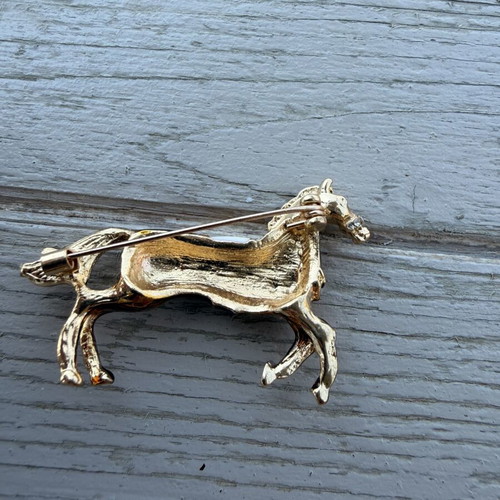 Horse pin brooch