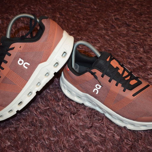 On sports shoes size 47 brown like new