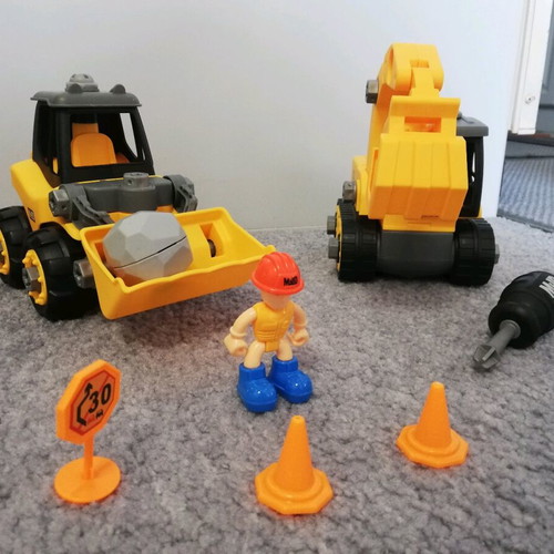 Toys package bulldozer and crane like new