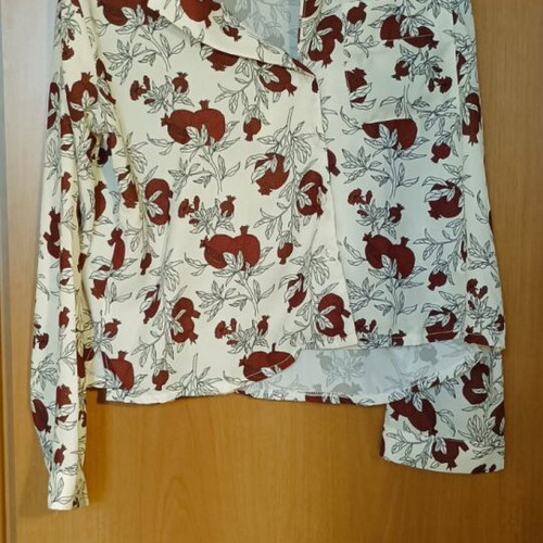 Karavan pomegranate shirt like new, size Large
