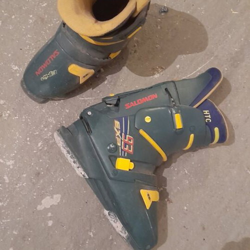 Rossignol R2 skis and Salomon ski boots used, size 43-44