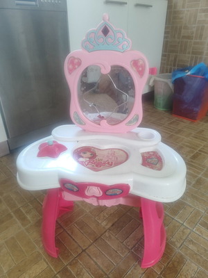 Beauty Makeup Vanity pink with mirror used, kids play table