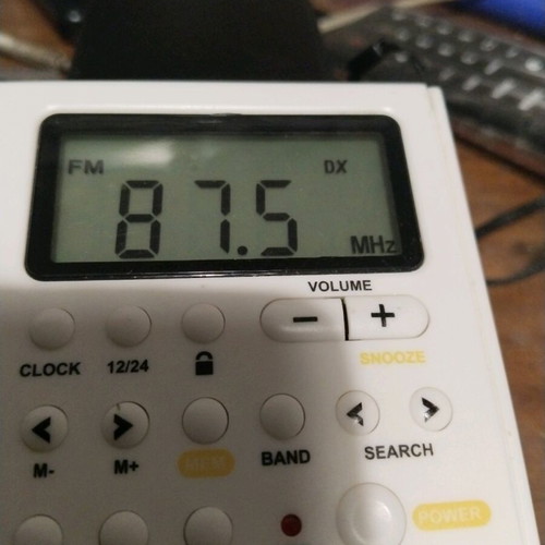 Akai digital world band receiver DX FM/AM/SW clock alarm