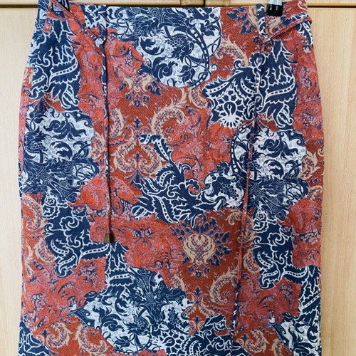 Women's skirt used, above knee, sizes S and M