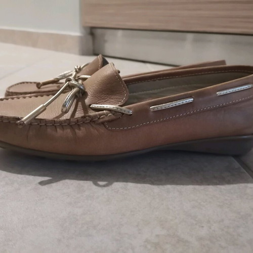 Samantha leather moccasins in tan color like new