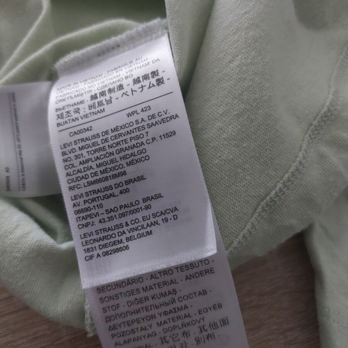 Levi’s women’s t-shirt size M like new, light green