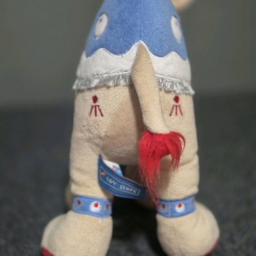 Plush camel "Cleo" The Toy Store like new