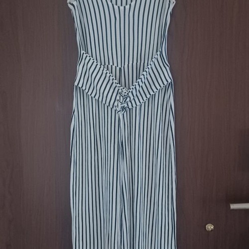 Bershka jumpsuit like new, size S with excellent fabric and fit