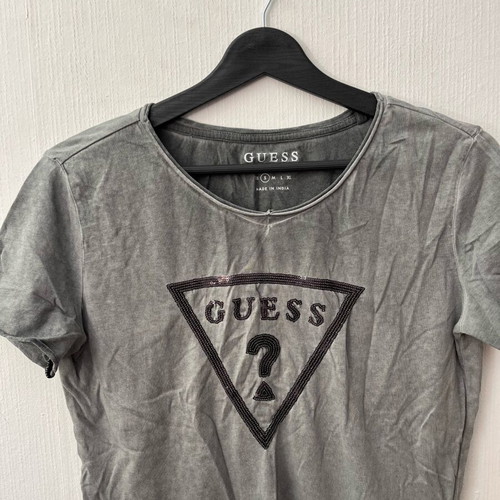 Guess T-shirt like new, size S-M, black and grey