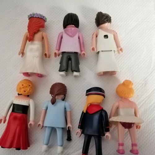 Playmobil Girls Series 9 pack like new, missing parts