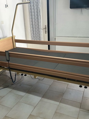 Ηλεκτρικό νοσοκομειακό κρεβάτι LINAK 90x200 σαν καινούργιο με ρυθμίσεις