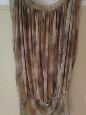 Short airy dress like new, sleeveless with round neckline
