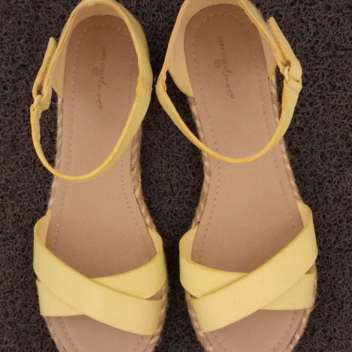 Women's sandals size 37 like new, yellow