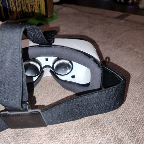 Virtual reality glasses like new