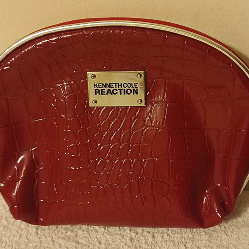 Kenneth Cole set of 2 new burgundy toiletry bags with zipper, faux croc