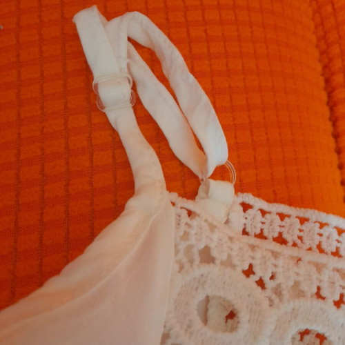 White plus size blouse 5XL like new with lace and balloon sleeve