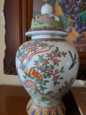 Chinese vase new, 30 years old