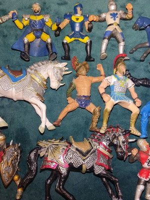 Knight and horse figures used, pack of 12 pieces
