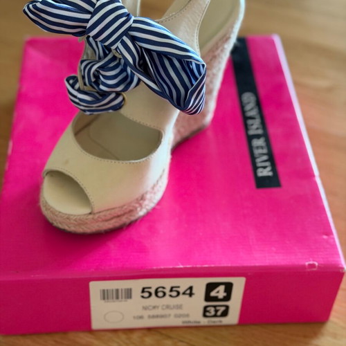 River Island beige espadrilles like new with changeable ribbons