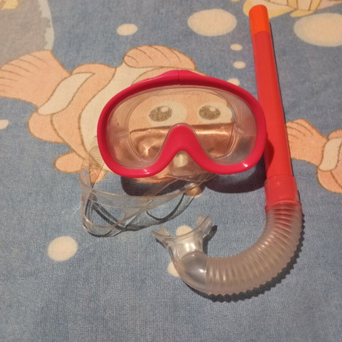Snorkeling mask with snorkel for girl, pink, like new