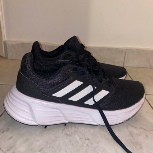 Adidas black athletic shoes like new, size 38.5