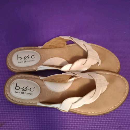 B.O.C Born Concept White Flip Flops Size 40 Like New Comfortable