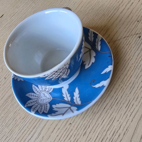 Large cups like new, set of 4 with saucers