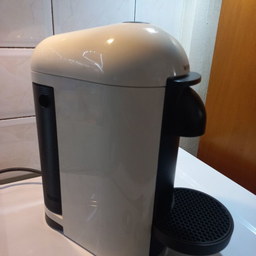 Nespresso Vertuo coffee machine with inox capsule, like new